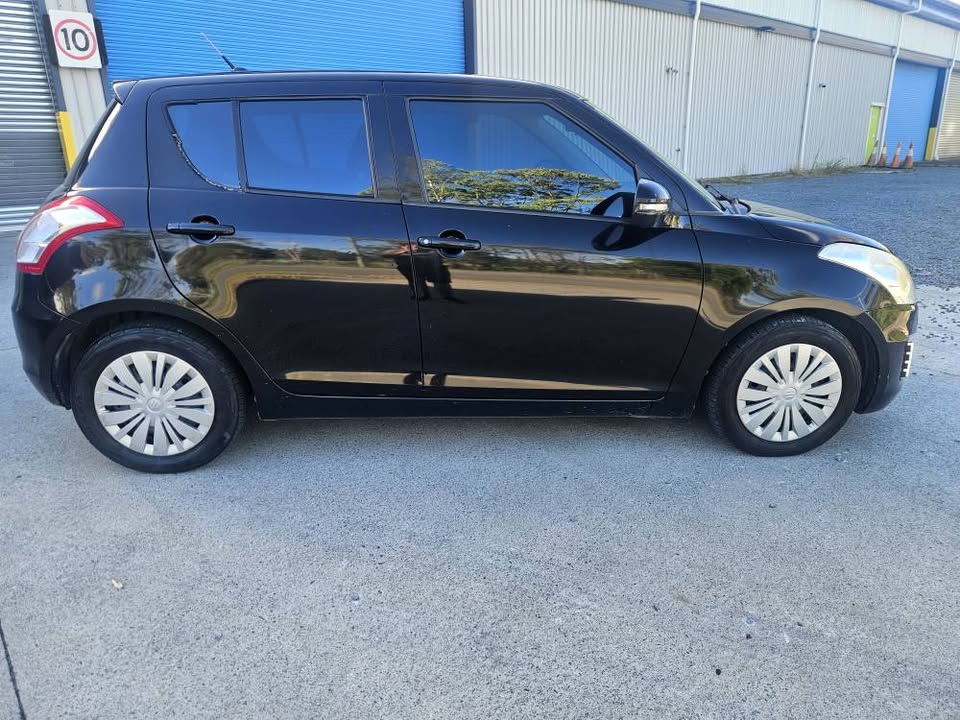 2015 Suzuki Swift auto- finance now 6.jpg